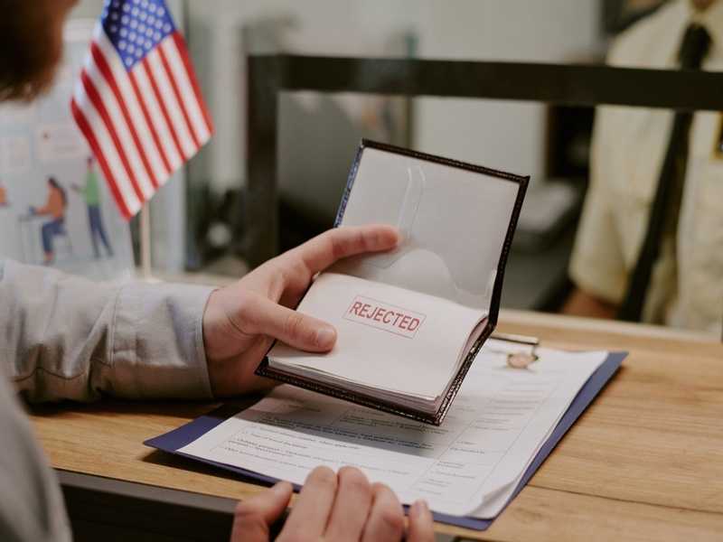 امريكا توقف التاشيرات